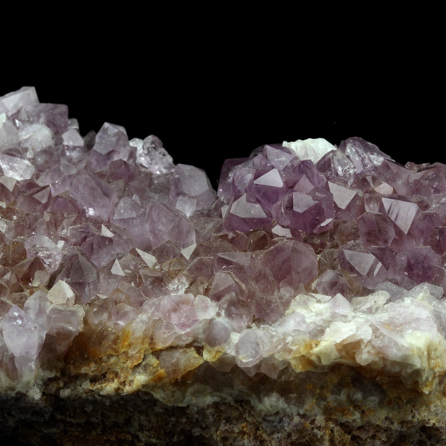 Améthyste. 1466.0 carats. Les Isserts, Saint-Jacques-d'Ambur, Puy-de-Dôme, France