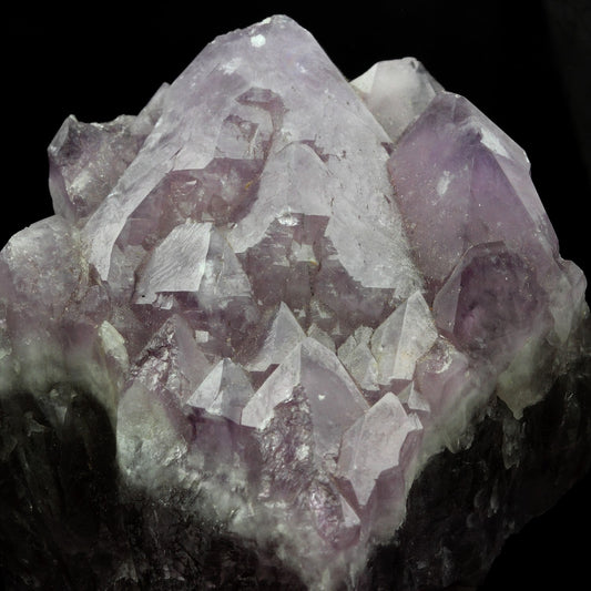 Améthyste. 1272.5 carats. Les Isserts, Saint-Jacques-d'Ambur, Puy-de-Dôme, France