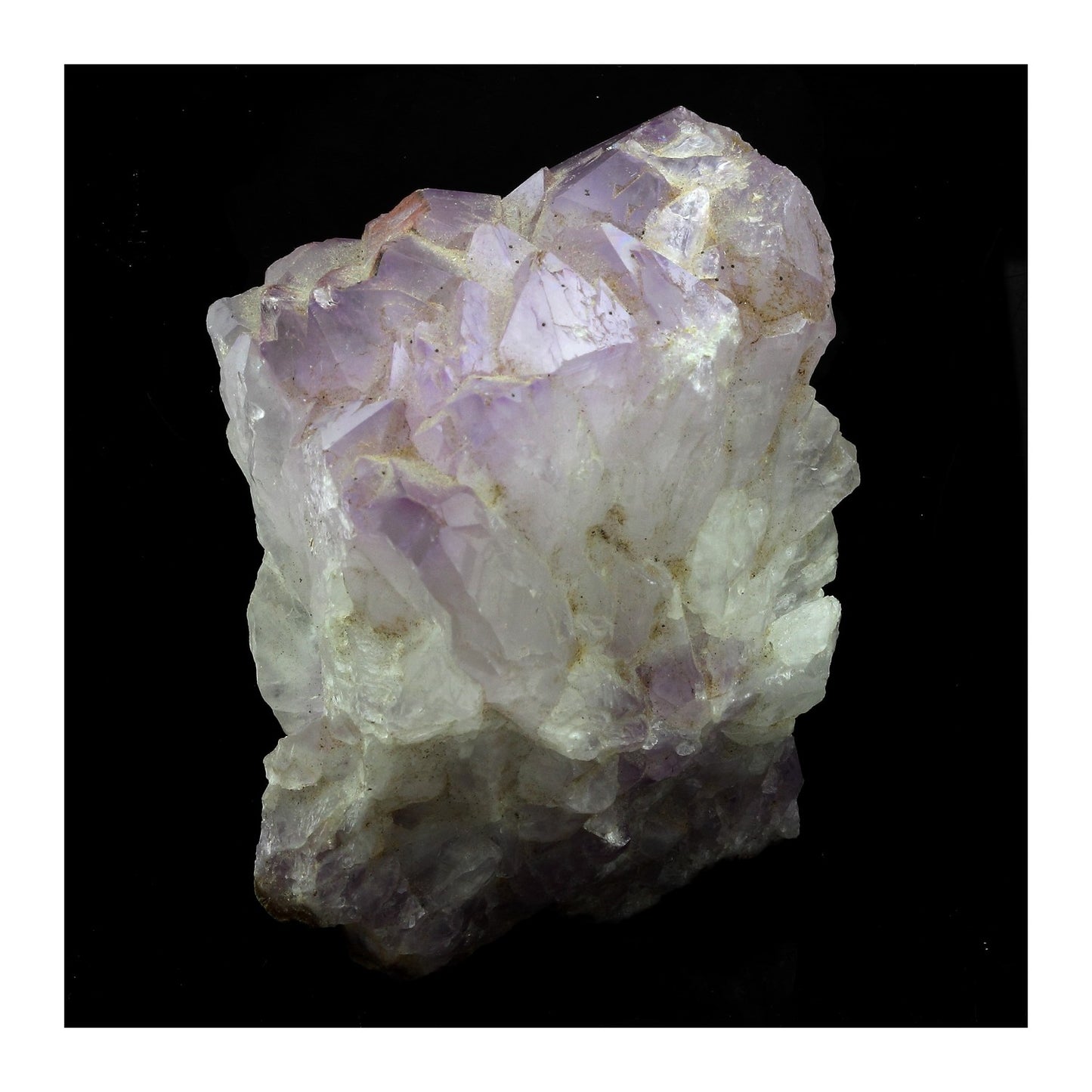 Améthyste. 1061.0 carats. Les Isserts, Saint-Jacques-d'Ambur, Puy-de-Dôme, France