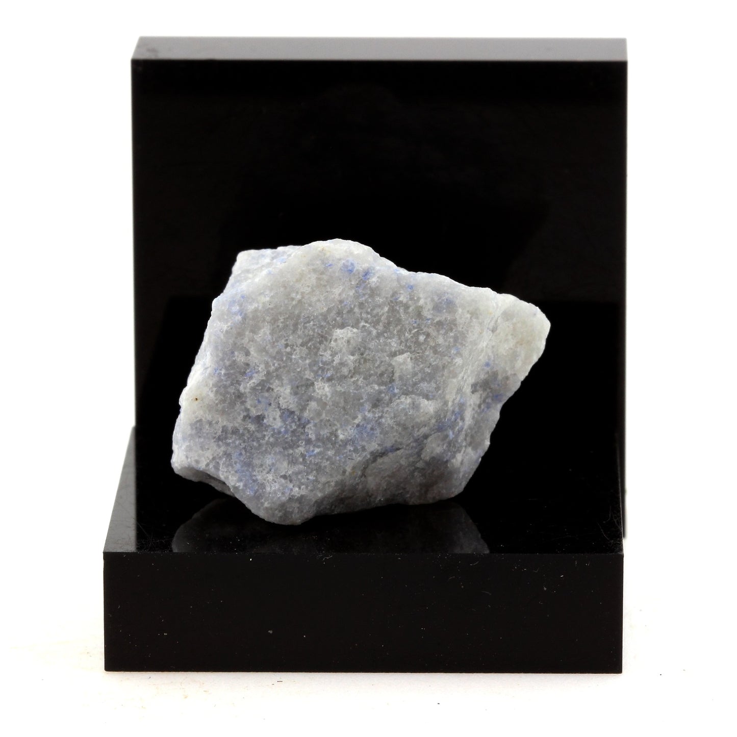 Dumortierite, 78.6 carats, Vaca Morta quarry, Bahia, Brésil