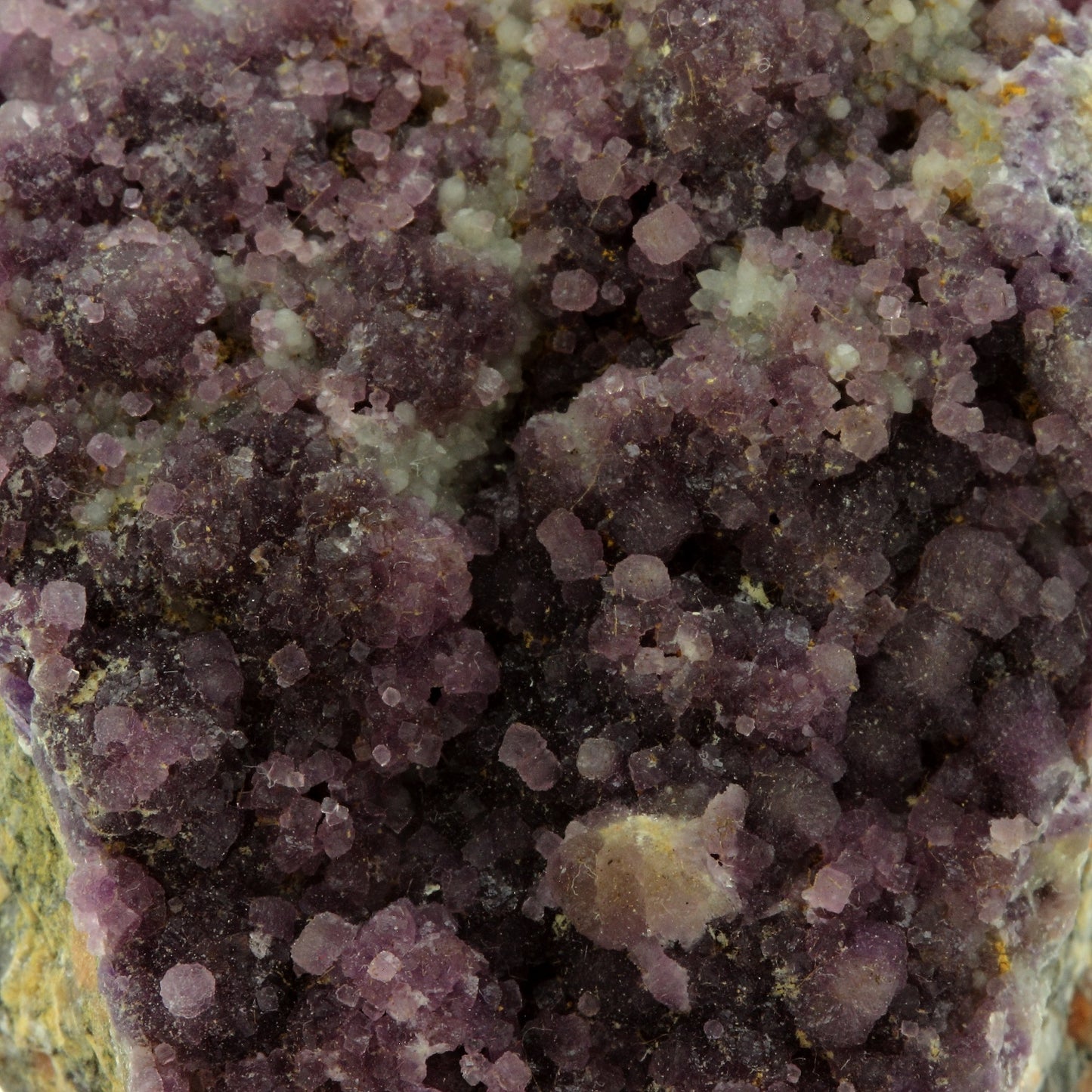 Fluorite. 431.5 carats. Buxières-les-Mines, Allier, France