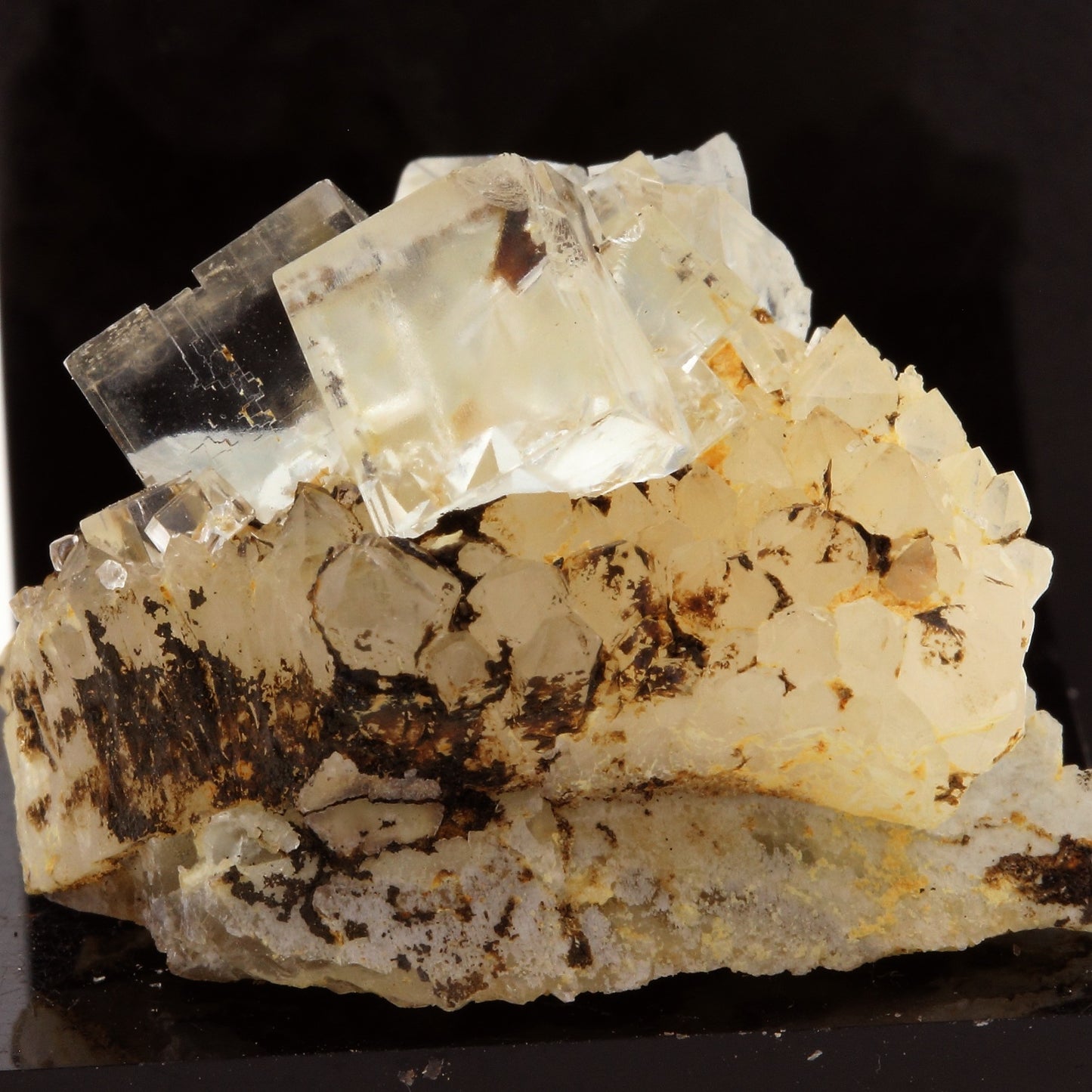Fluorite + Quartz. 62.5 carats. Langeac, Haute-Loire, France