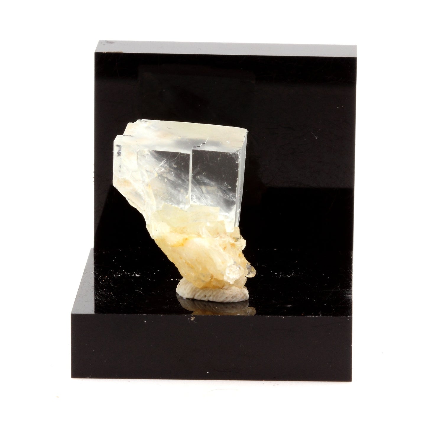 Fluorite blanche + Quartz. 55.4 carats. Langeac, Haute-Loire, France