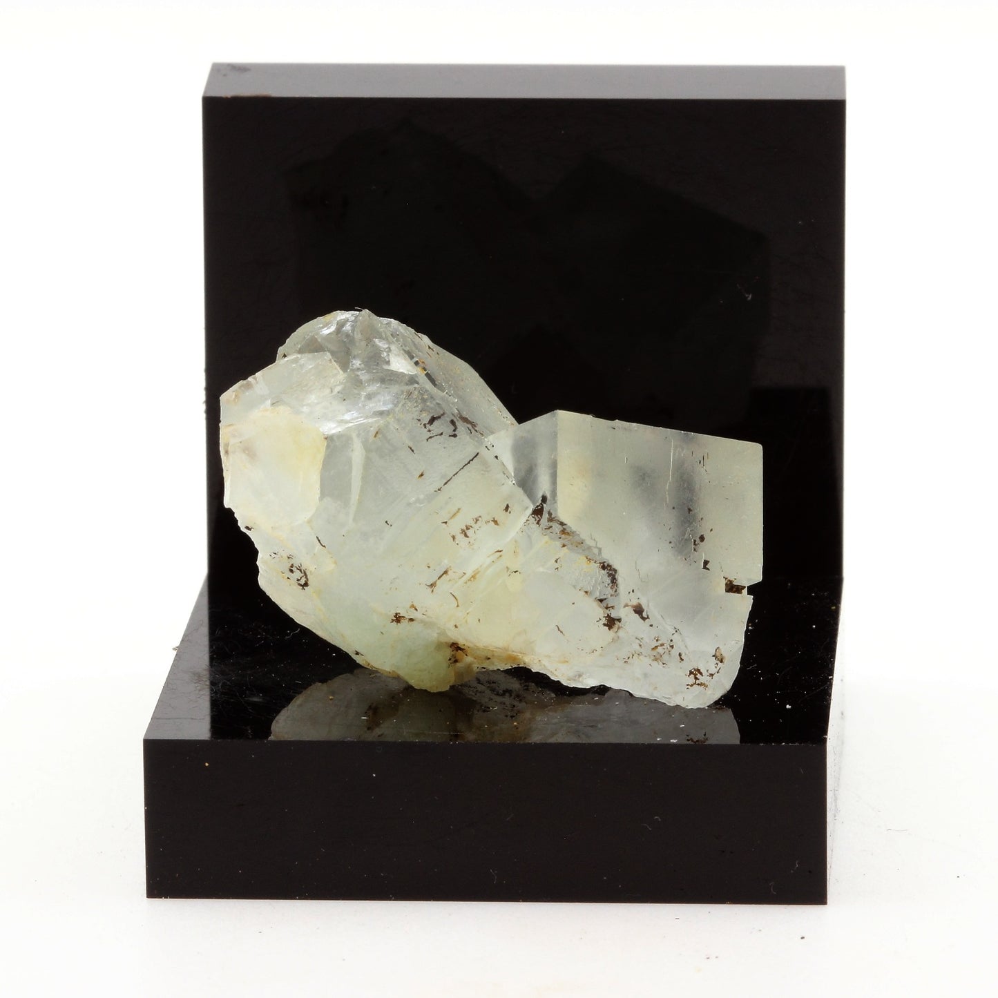 Fluorite. 108.4 carats. Langeac, Haute-Loire, France