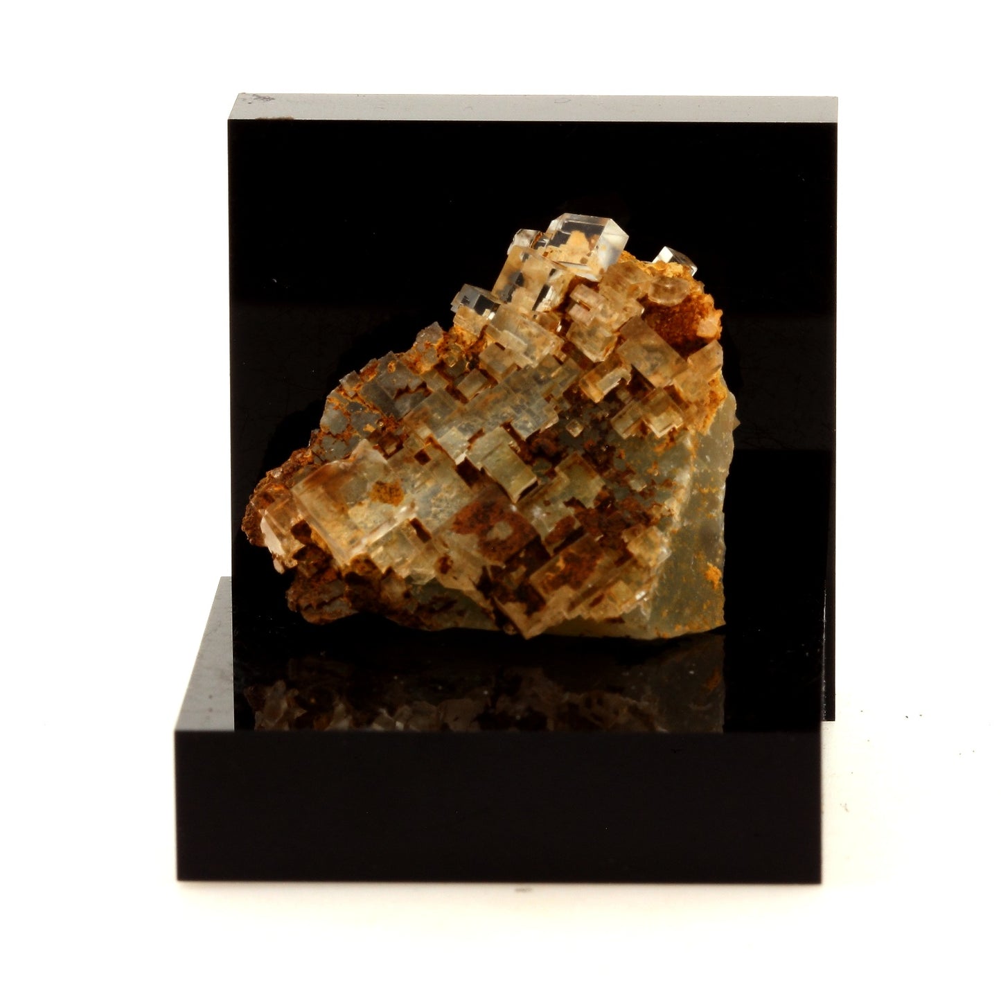 Fluorite + Quartz. 62.1 carats. Langeac, Haute-Loire, France