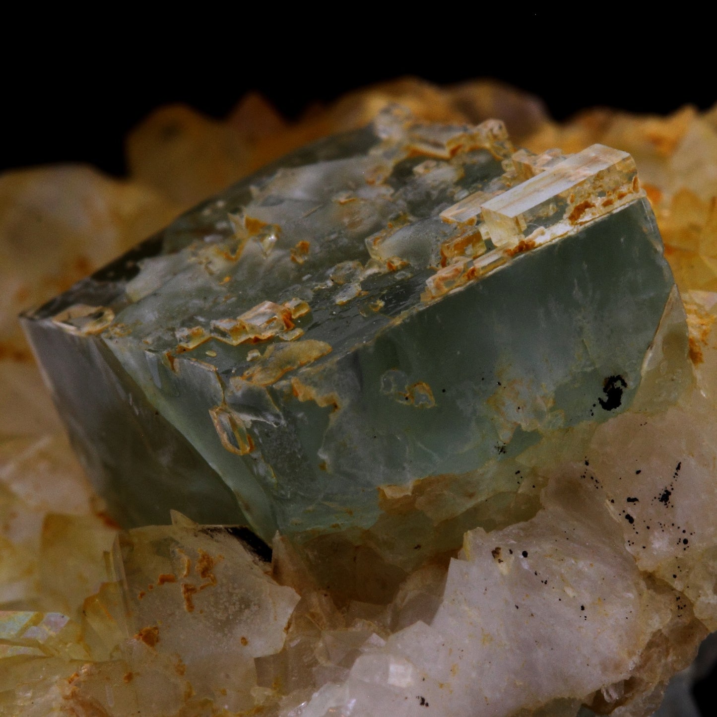 Fluorite + Quartz. 101.2 carats. Langeac, Haute-Loire, France