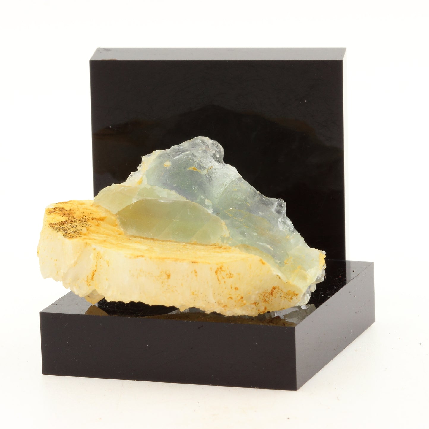 Fluorite + Quartz. 124.8 carats. Langeac, Haute-Loire, France