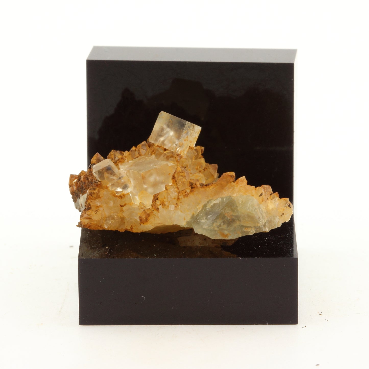 Fluorite + Quartz. 46.3 carats. Langeac, Haute-Loire, France