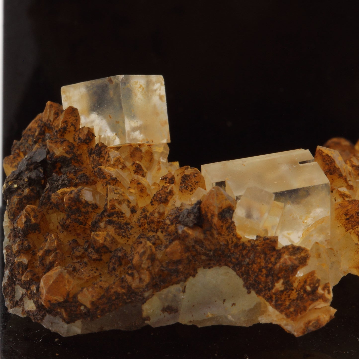 Fluorite + Quartz. 46.3 carats. Langeac, Haute-Loire, France