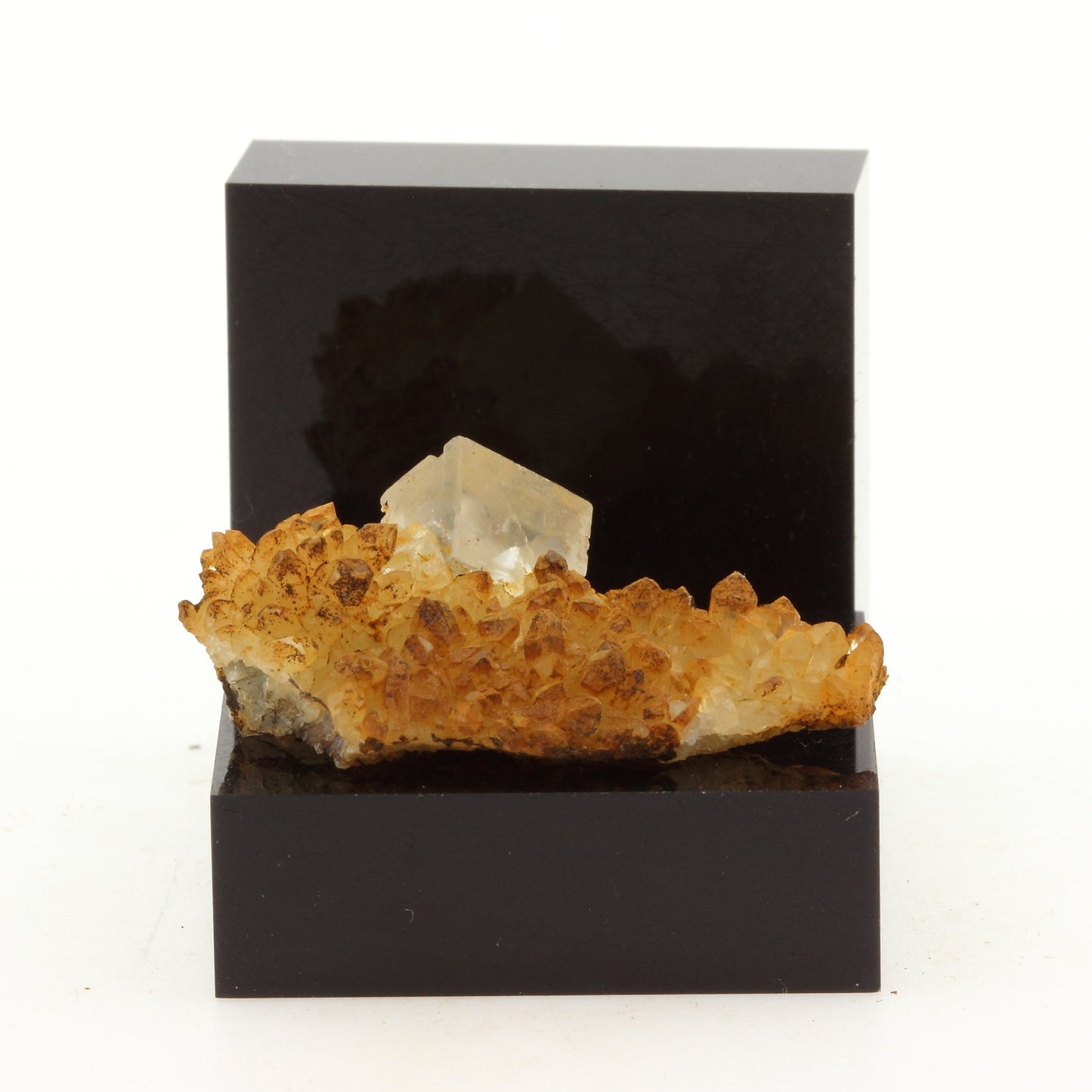 Fluorite + Quartz. 31.1 carats. Langeac, Haute-Loire, France