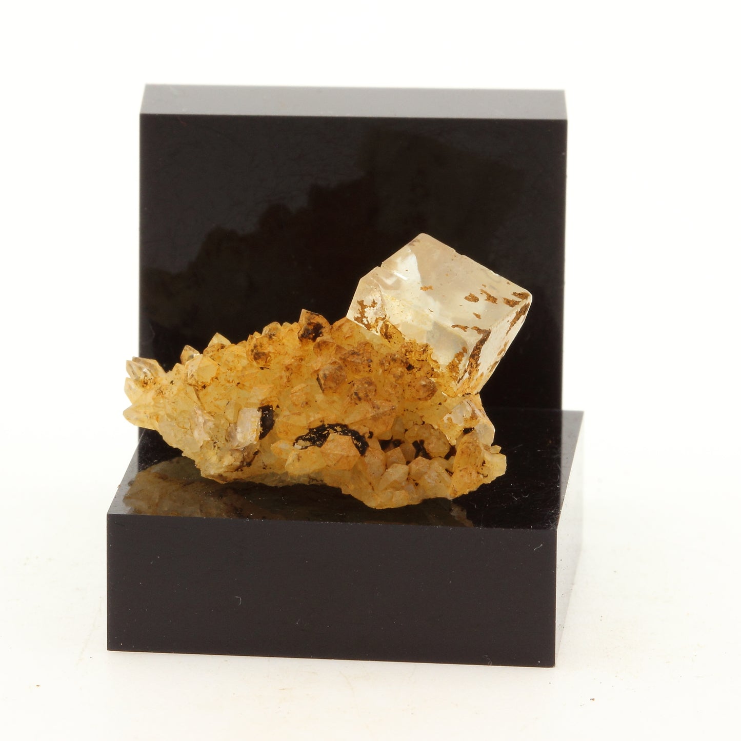Fluorite + Quartz. 38.3 carats. Langeac, Haute-Loire, France