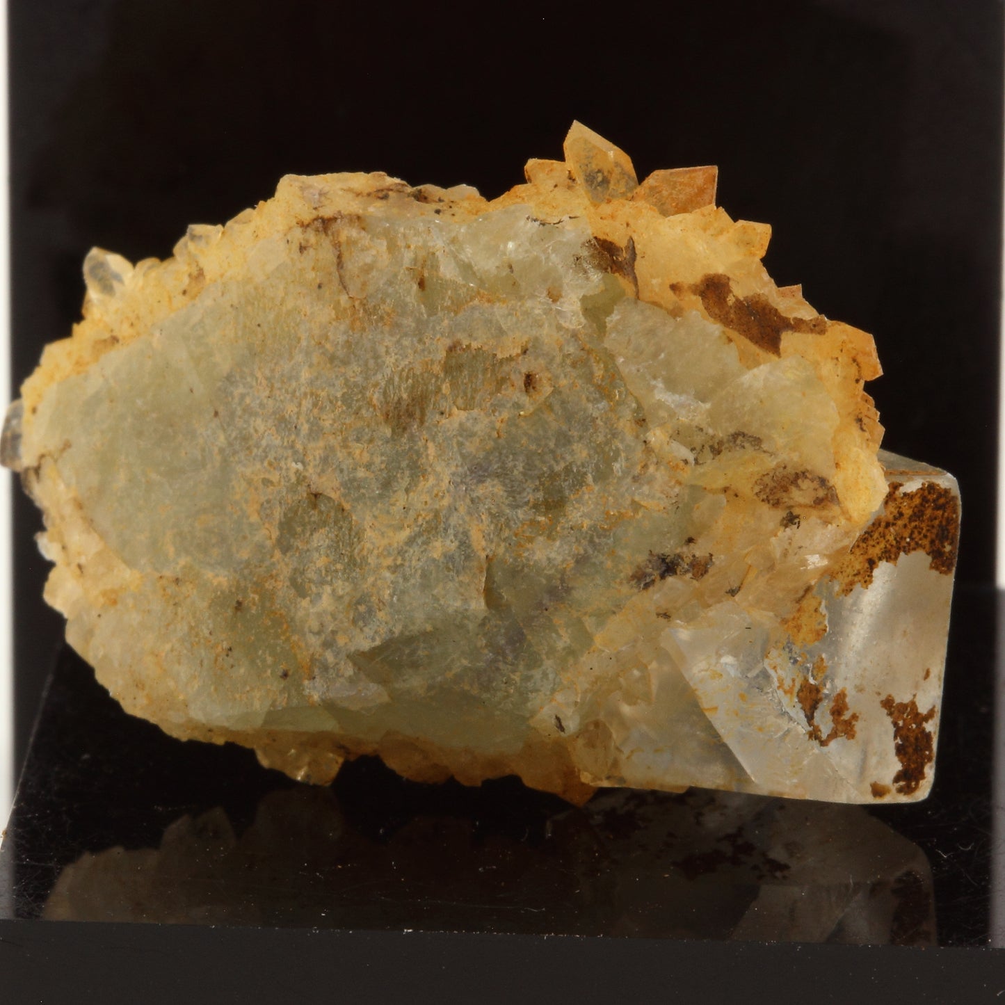 Fluorite + Quartz. 38.3 carats. Langeac, Haute-Loire, France