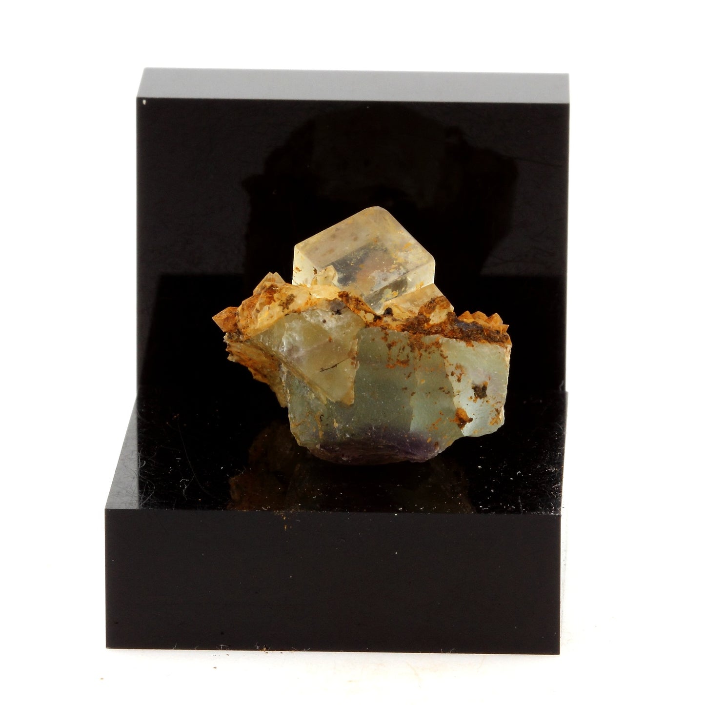 Fluorite + Quartz. 31.8 carats. Langeac, Haute-Loire, France