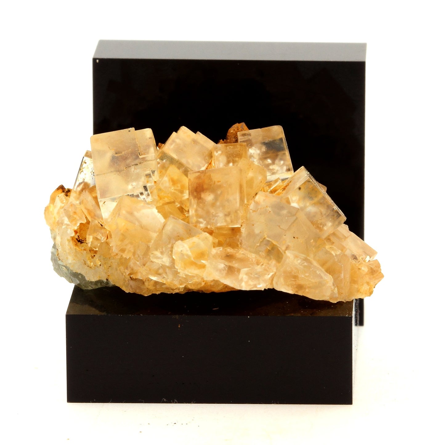 Fluorite + Quartz. 95.0 carats. Langeac, Haute-Loire, France