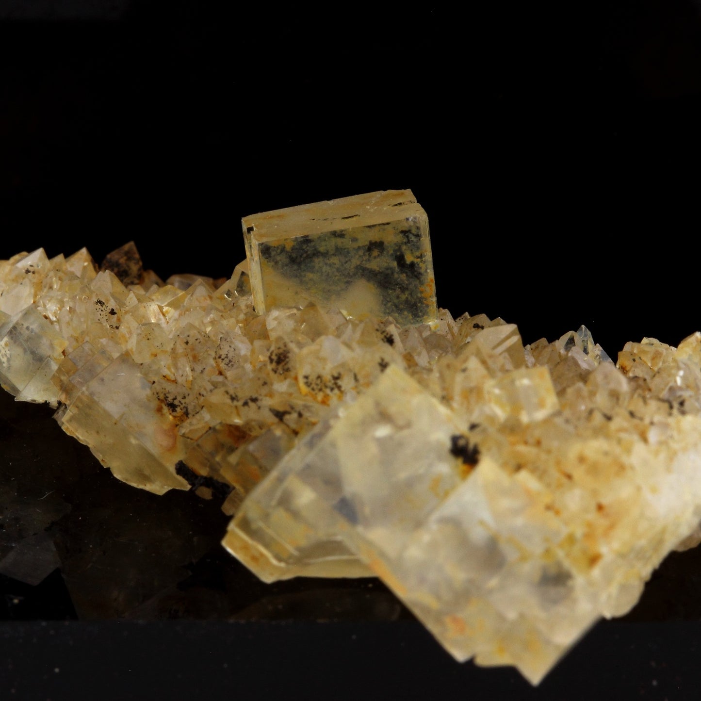 Fluorite + Quartz. 63.9 carats. Langeac, Haute-Loire, France