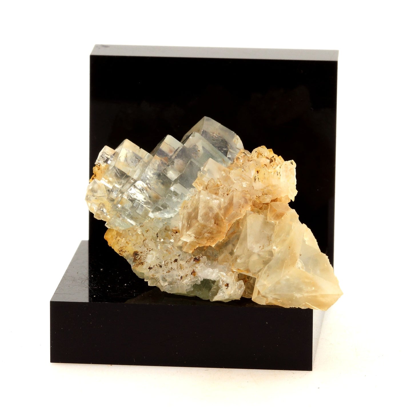 Fluorite + Quartz. 136.2 carats. Langeac, Haute-Loire, France