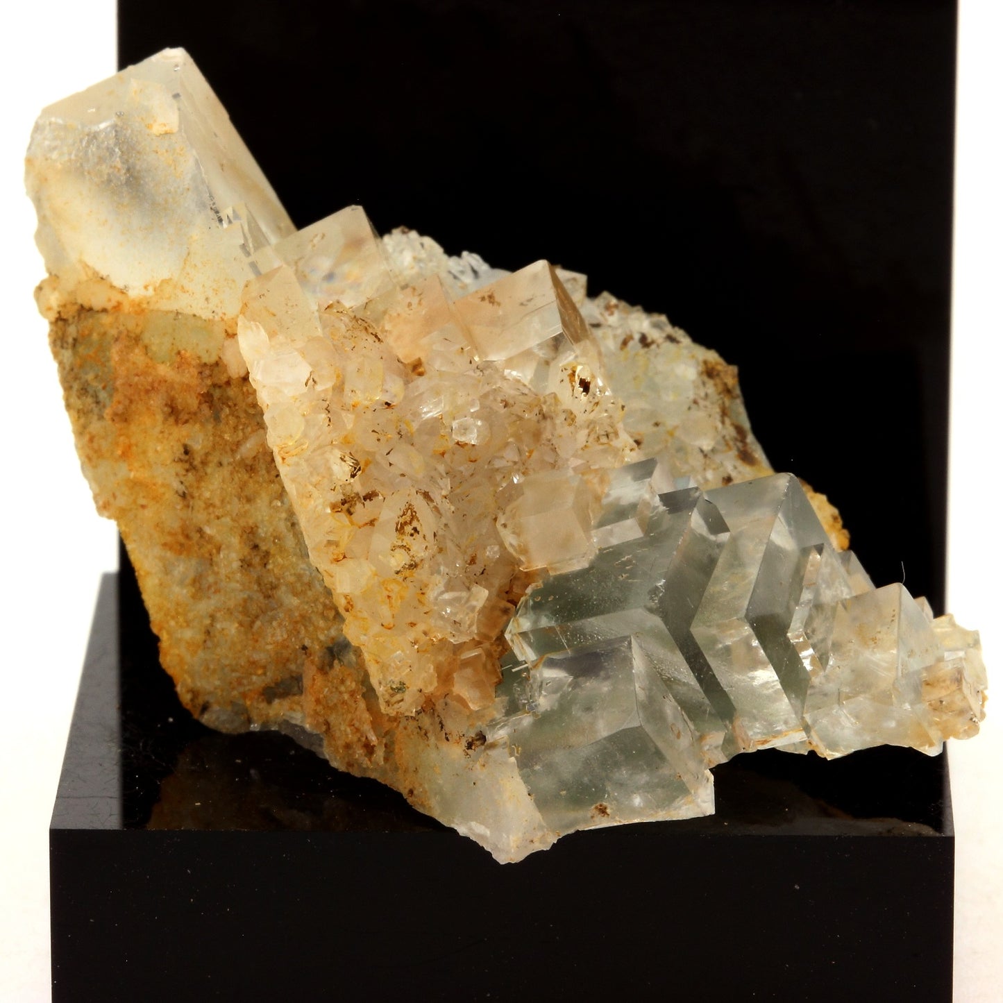 Fluorite + Quartz. 136.2 carats. Langeac, Haute-Loire, France