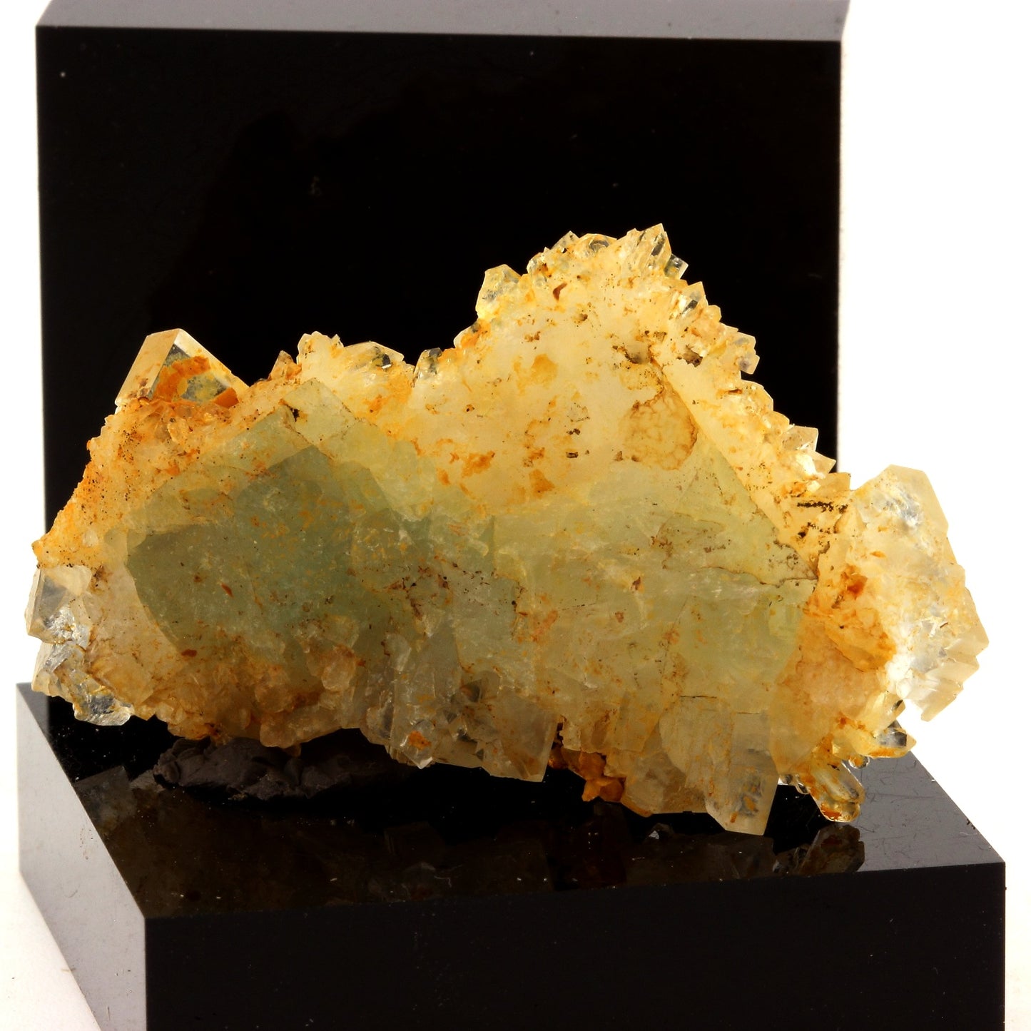 Fluorite + Quartz. 72.0 carats. Langeac, Haute-Loire, France