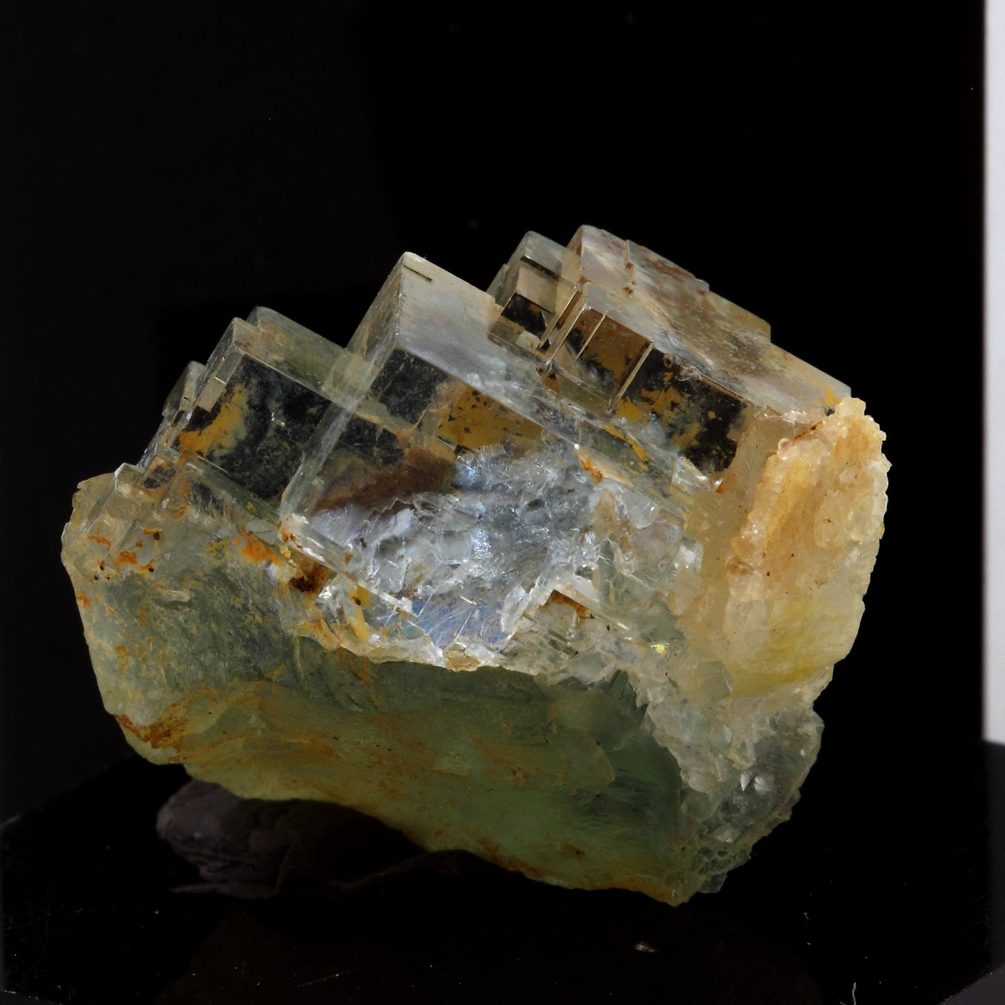Fluorite + Quartz. 40.1 carats. Langeac, Haute-Loire, France