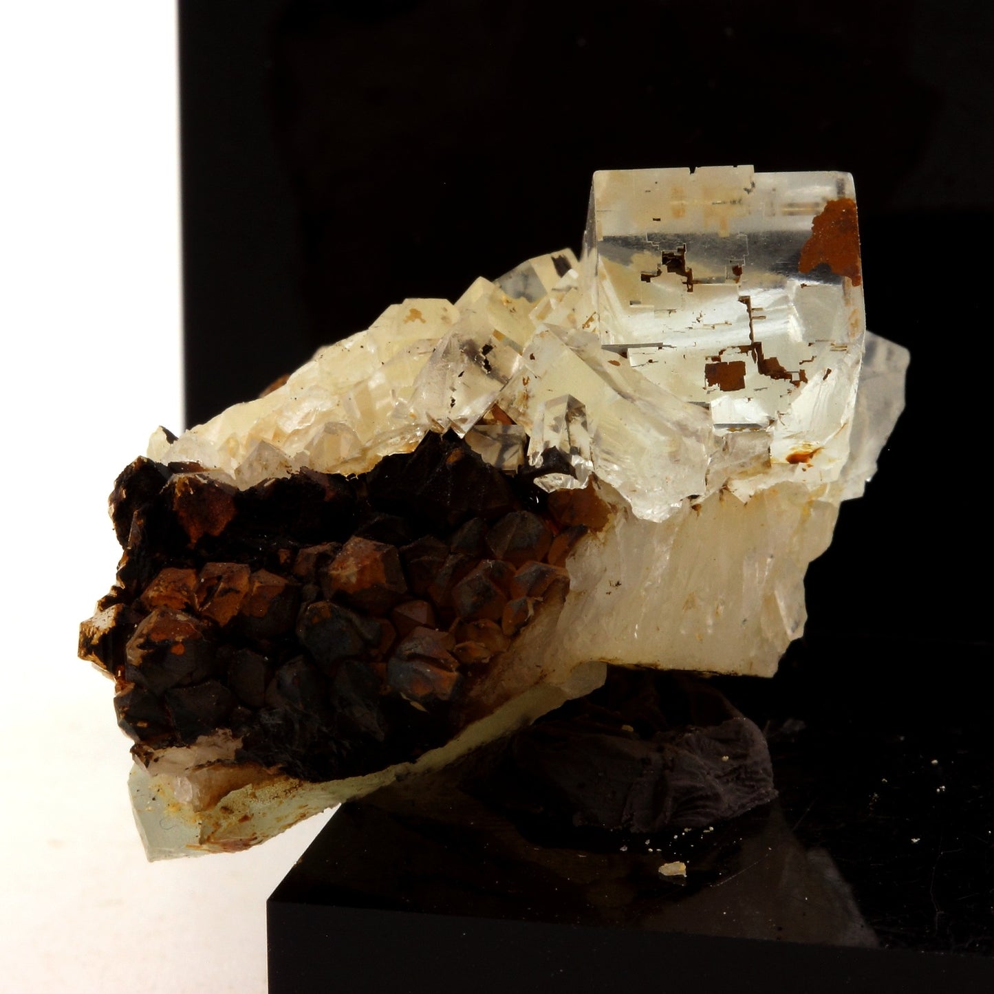 Fluorite + Quartz. 71.4 carats. Langeac, Haute-Loire, France
