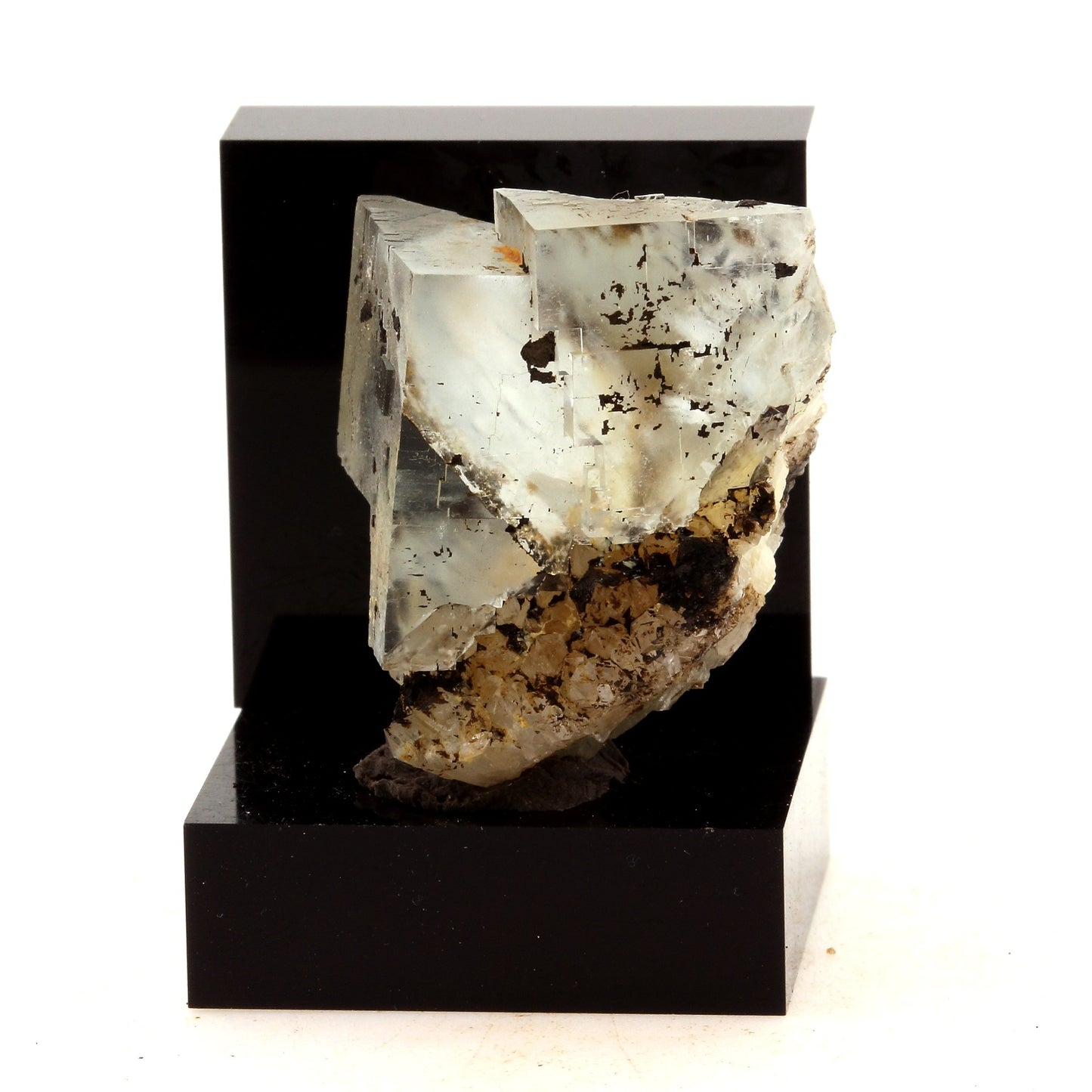 Fluorite + Quartz. 102.5 carats. Langeac, Haute-Loire, France