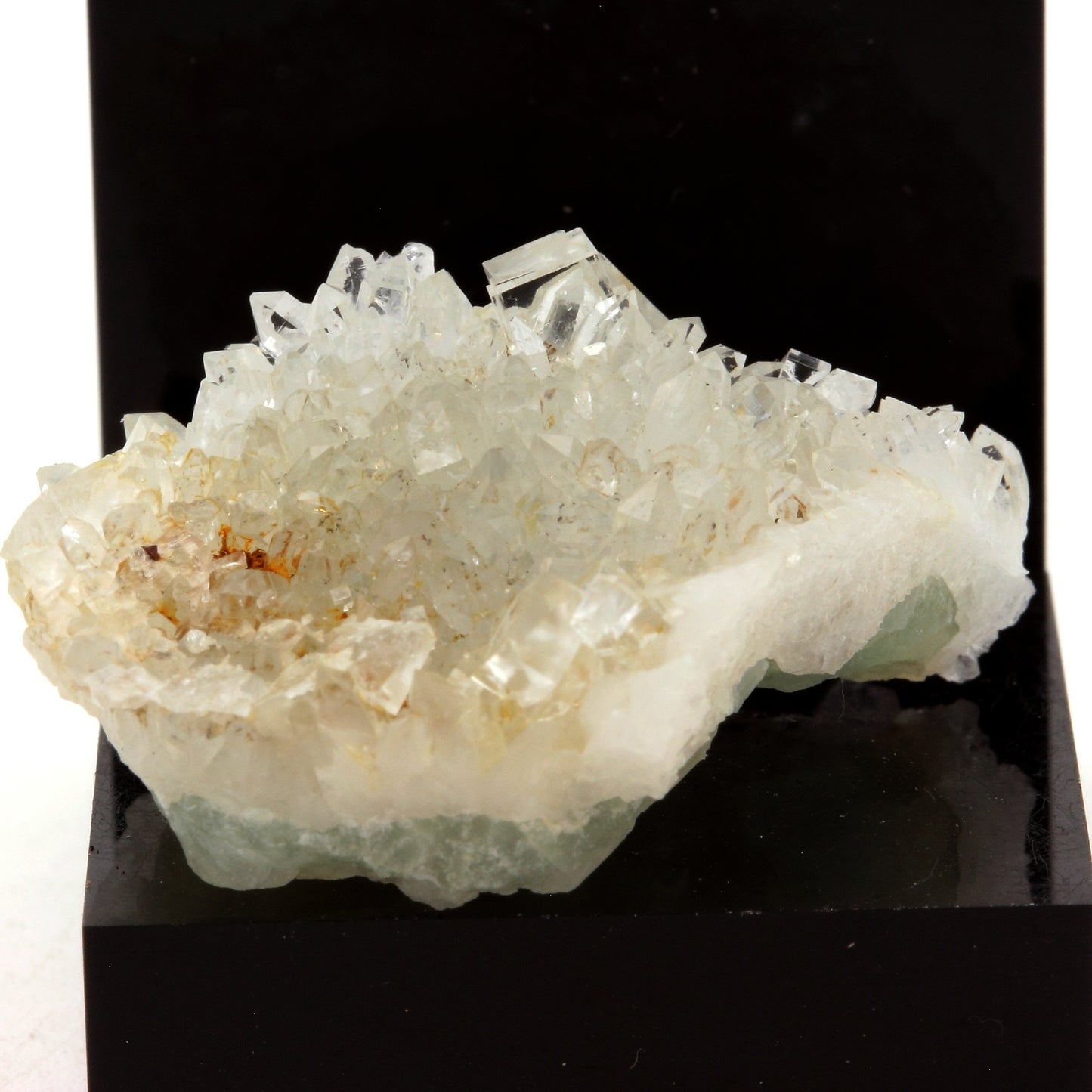Fluorite + Quartz. 51.3 carats. Langeac, Haute-Loire, France