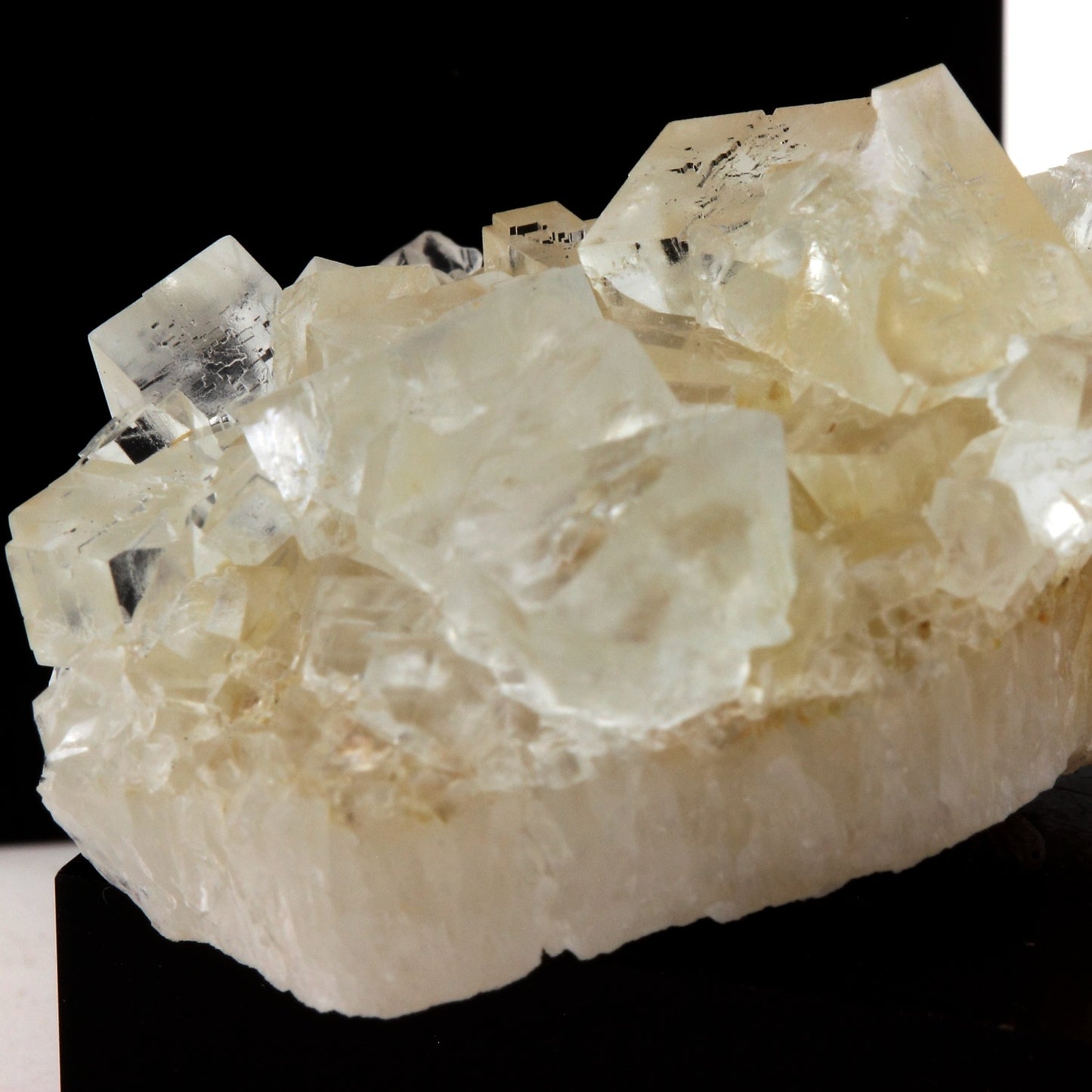 Fluorite + Quartz. 95.4 carats. Langeac, Haute-Loire, France