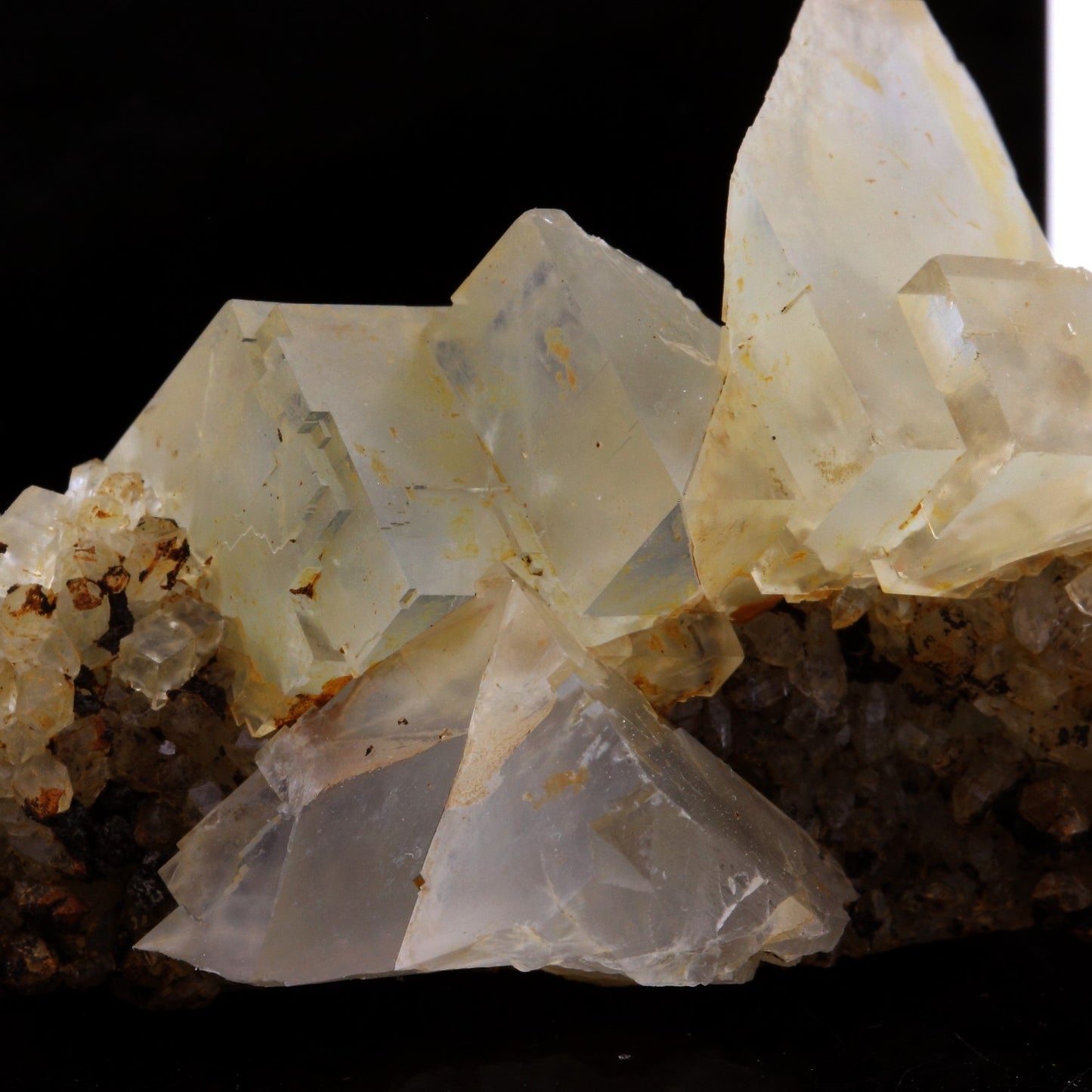Fluorite + Quartz. 339.3 carats. Langeac, Haute-Loire, France
