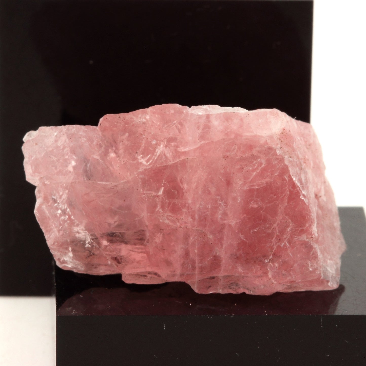Fluorite rose. 57.9 carats. Massif du Mont-Blanc, France