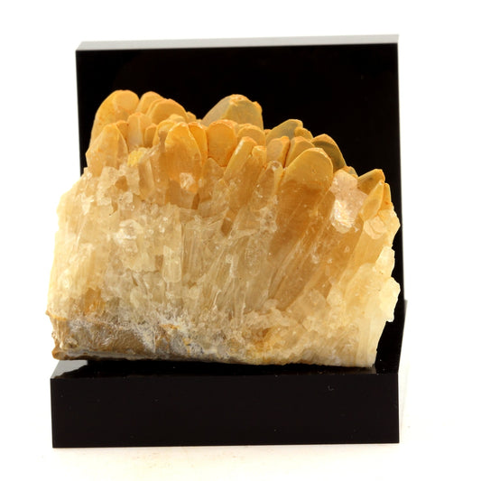 Calcite. 391.0 carats. Condat-sur-Vézère, Dordogne, France