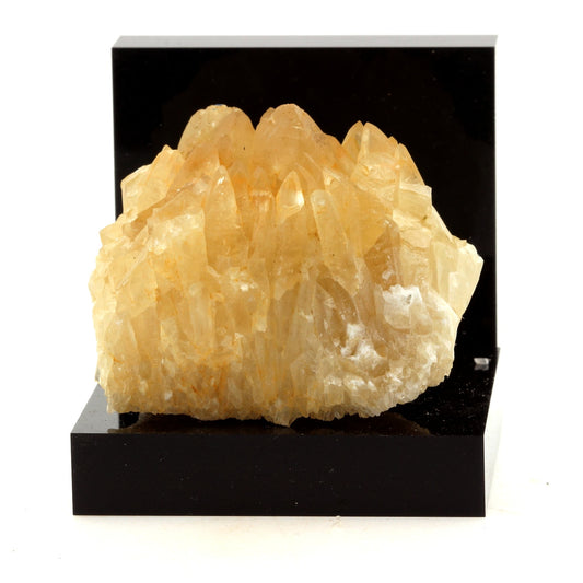 Calcite. 396.7 carats. Condat-sur-Vézère, Dordogne, France