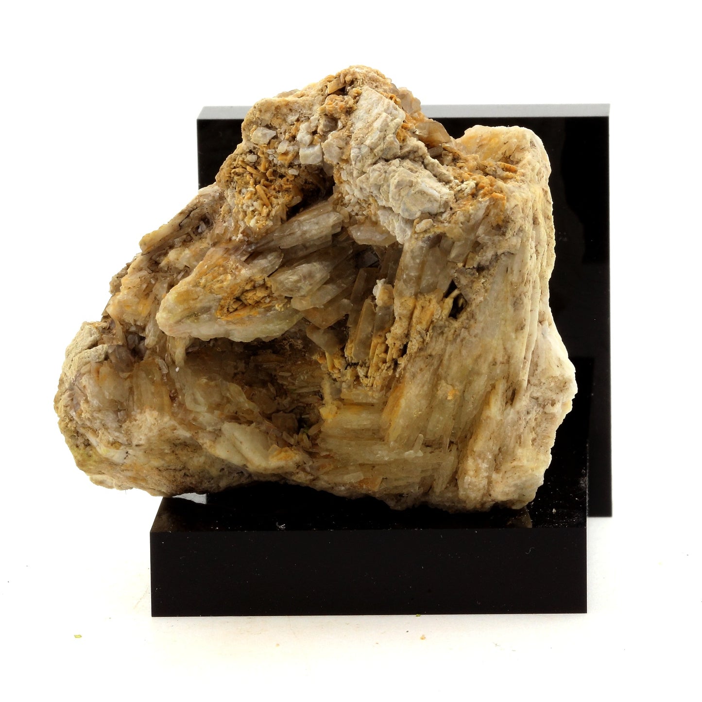 Baryte. 1080.1 carats. Saint-Georges-les-Bains, Ardèche, France