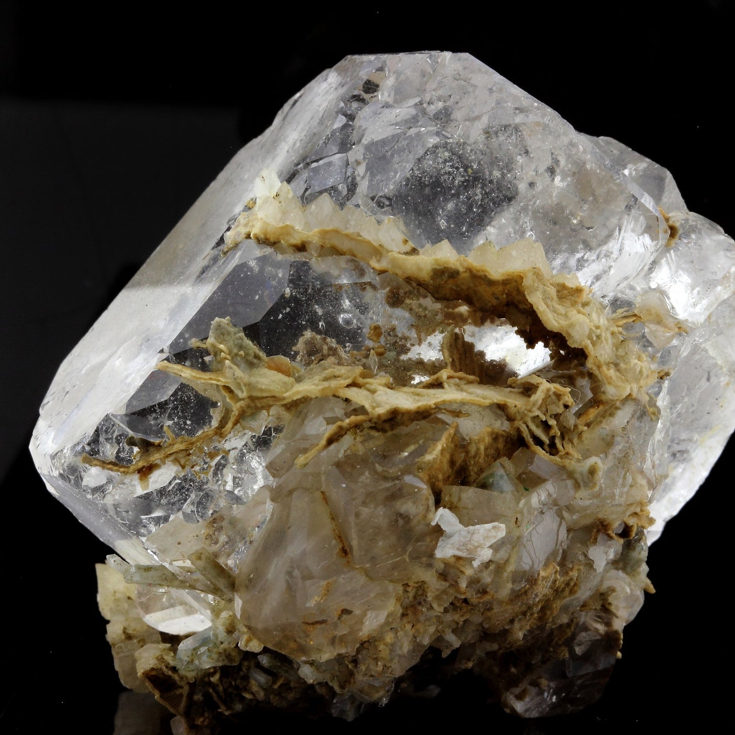 Fluorite + Calcite. 849.3 carats. Nikolaevskiy Mine, Dal'negorsk, Russie