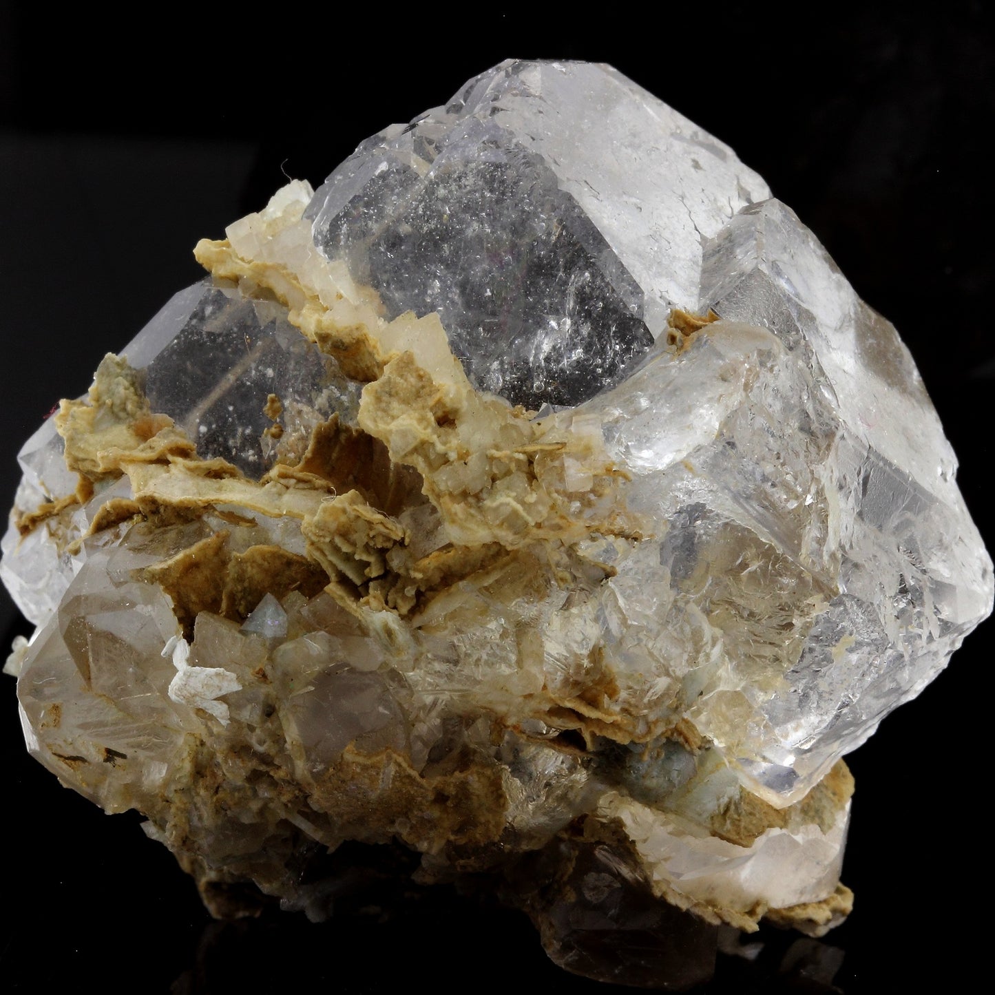 Fluorite + Calcite. 849.3 carats. Nikolaevskiy Mine, Dal'negorsk, Russie