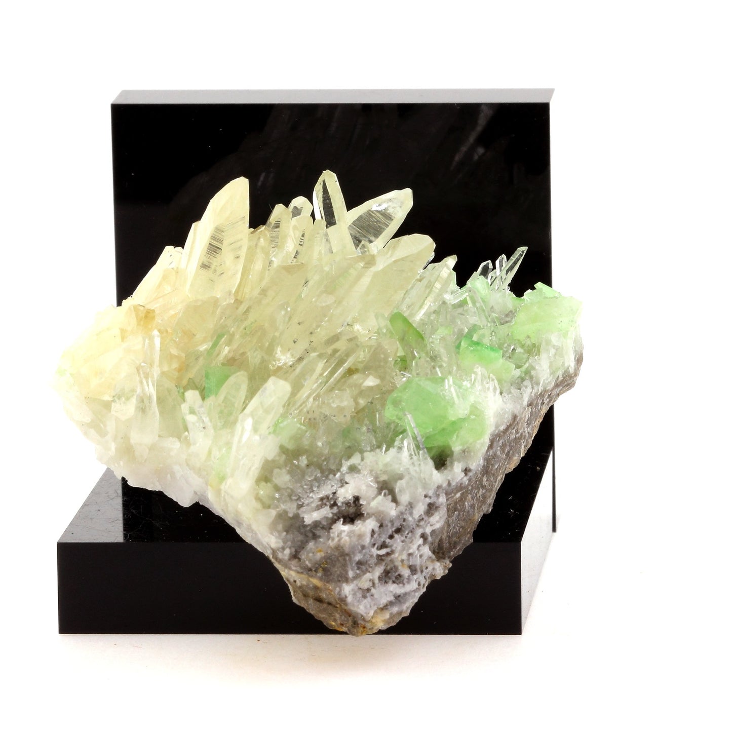 Quartz + Augelite. 362.1 carats. Huanzala Mine, Ancash Department, Perou