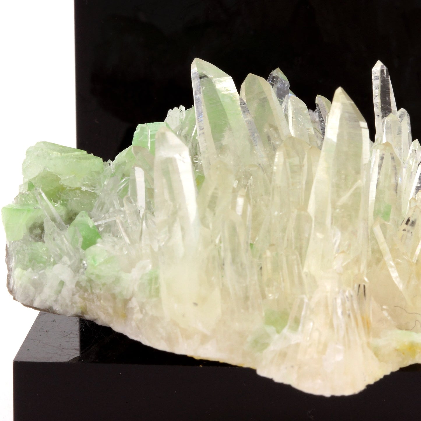 Quartz + Augelite. 362.1 carats. Huanzala Mine, Ancash Department, Perou
