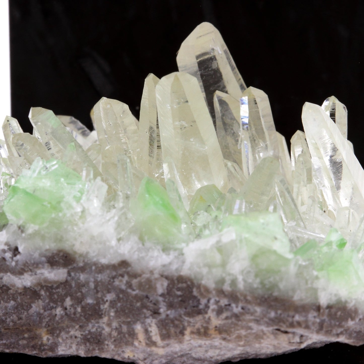 Quartz + Augelite. 362.1 carats. Huanzala Mine, Ancash Department, Perou