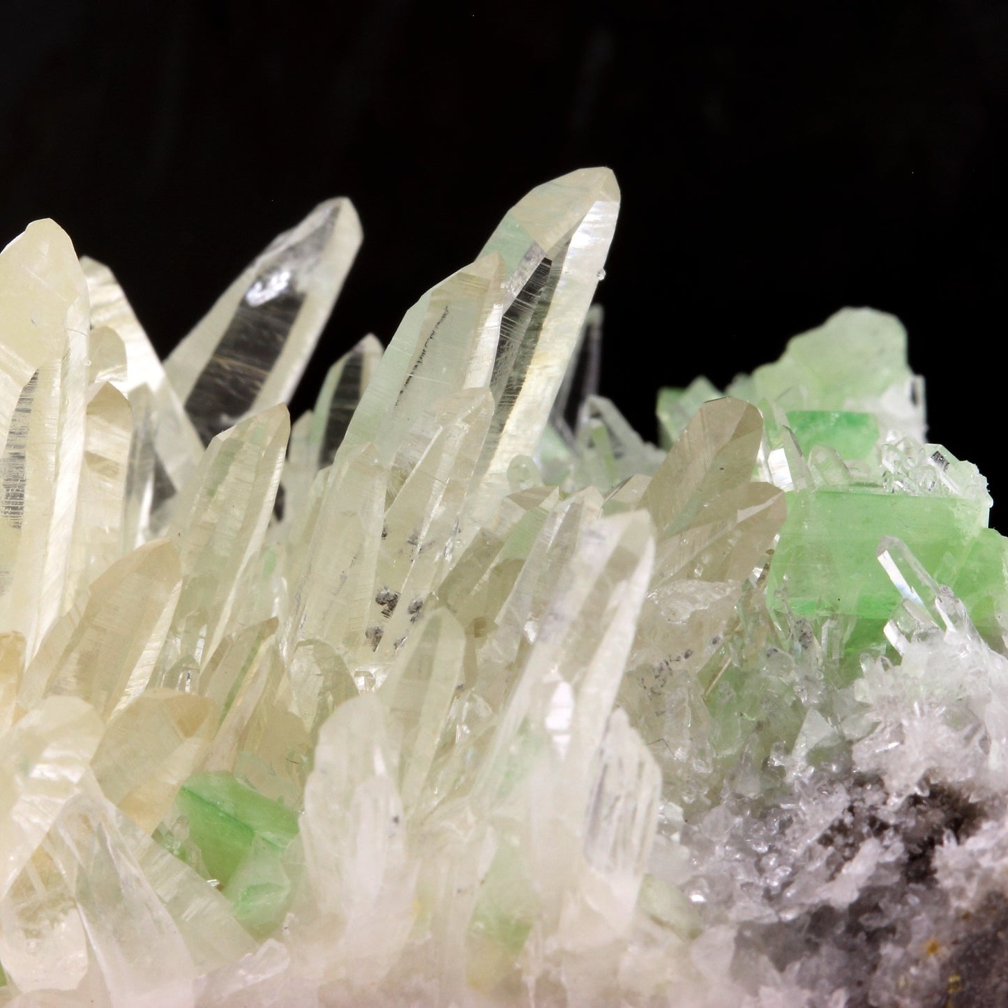 Quartz + Augelite. 362.1 carats. Huanzala Mine, Ancash Department, Perou