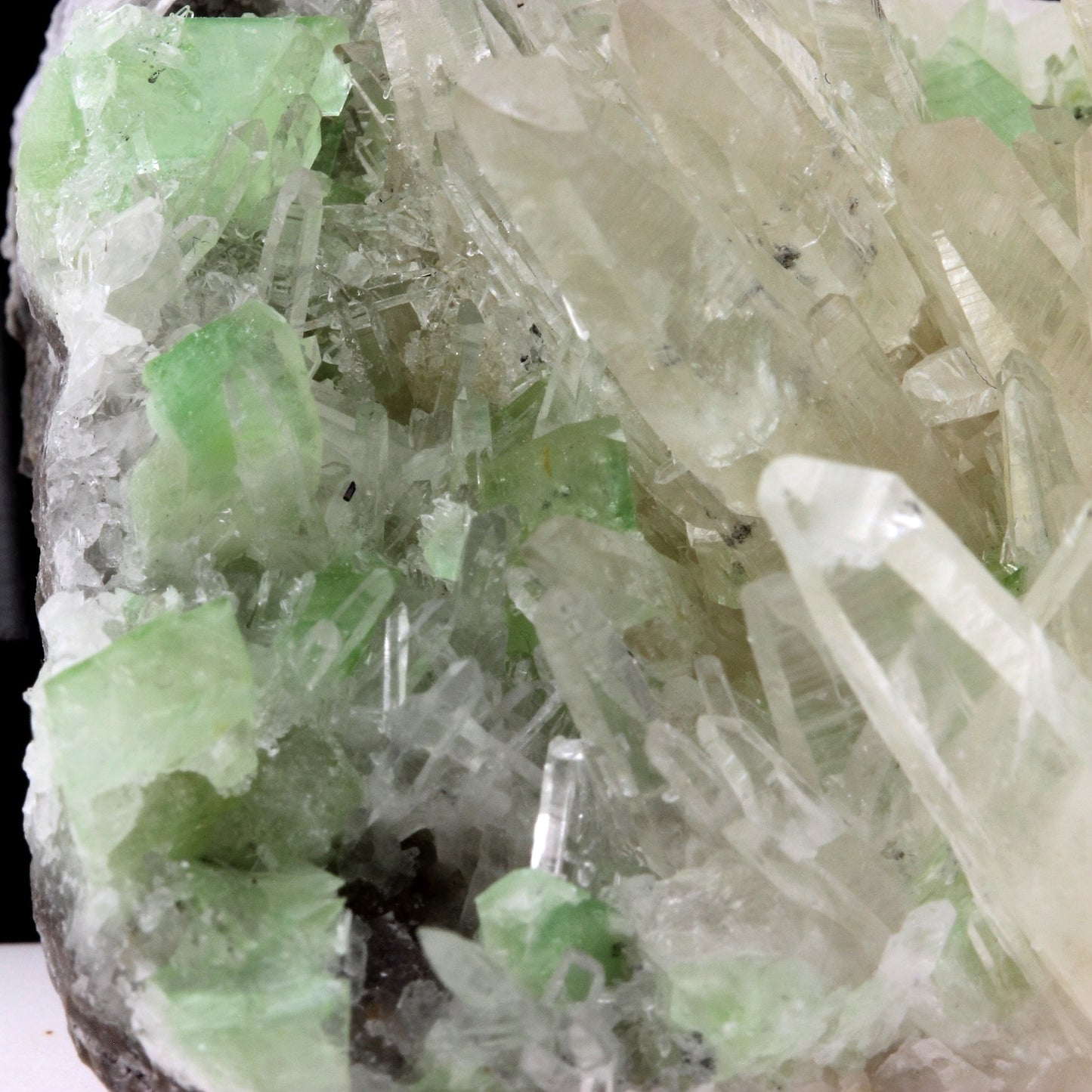Quartz + Augelite. 362.1 carats. Huanzala Mine, Ancash Department, Perou