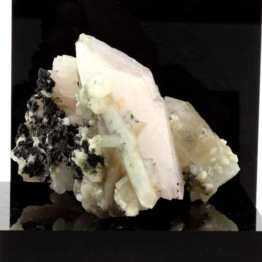 Calcite + Quartz. 748.2 carats. Huanggang, Mongolie, Chine