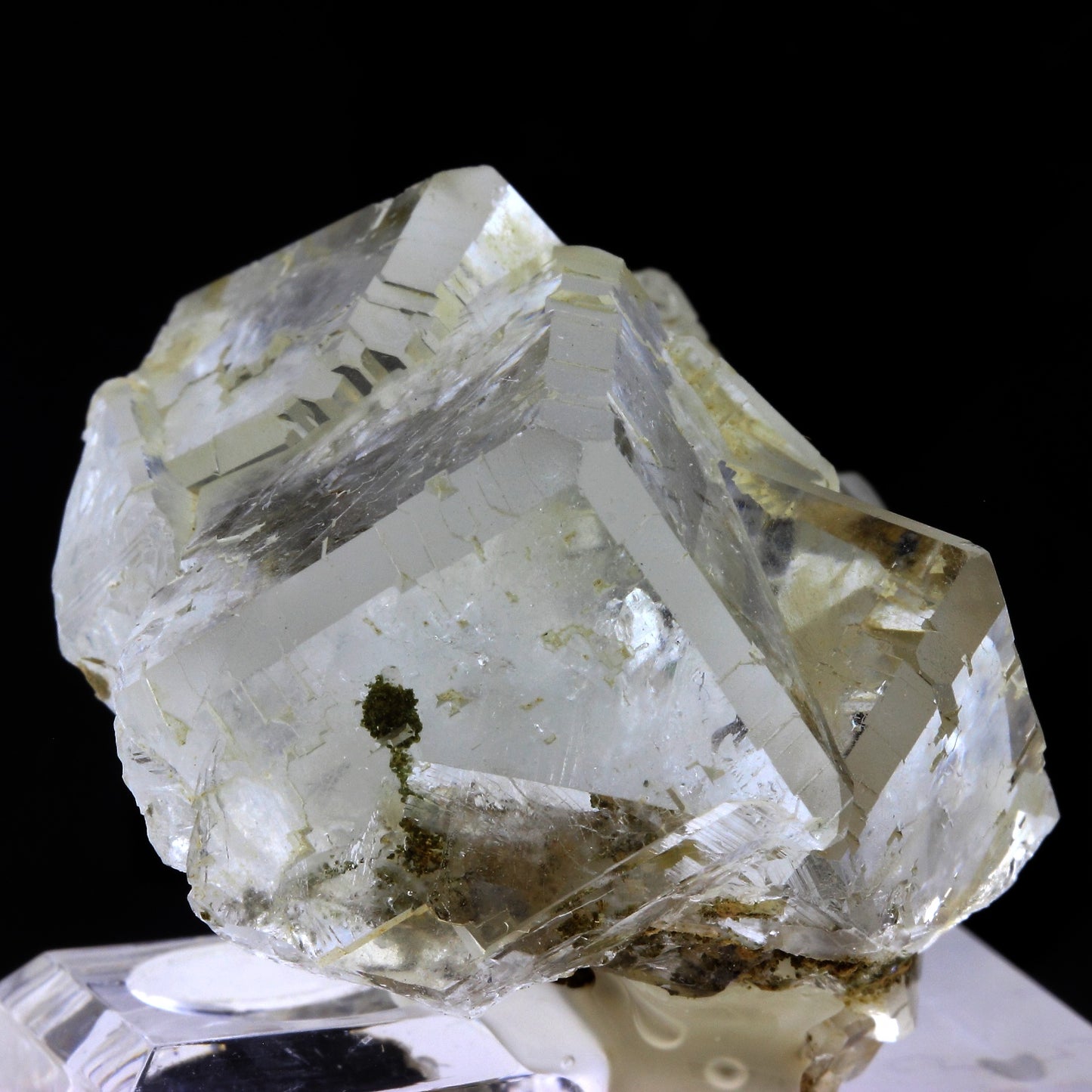 Fluorite + Quartz. 901.3 carats. Nikolaevskiy Mine, Dal'negorsk, Russie