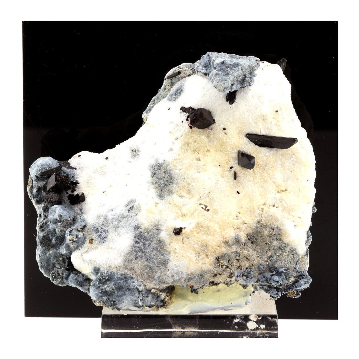Neptunite + Joaquinite-(Ce). 386.6 carats. San Benito Co., California, USA