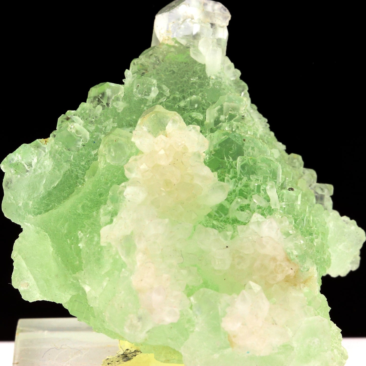 Fluorite + Calcite. 1510.2 carats. De'an fluorite mine, Jiangxi, Chine