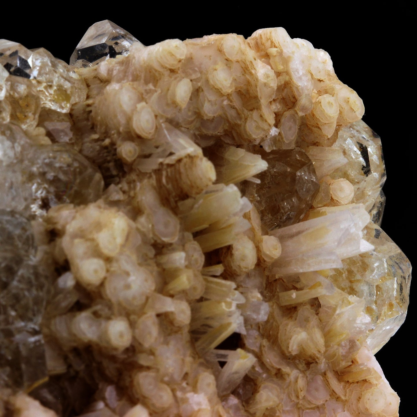 Fluorite + Quartz. 1490.0 carats. Huanggangliang Mine, Mongolie, Chine