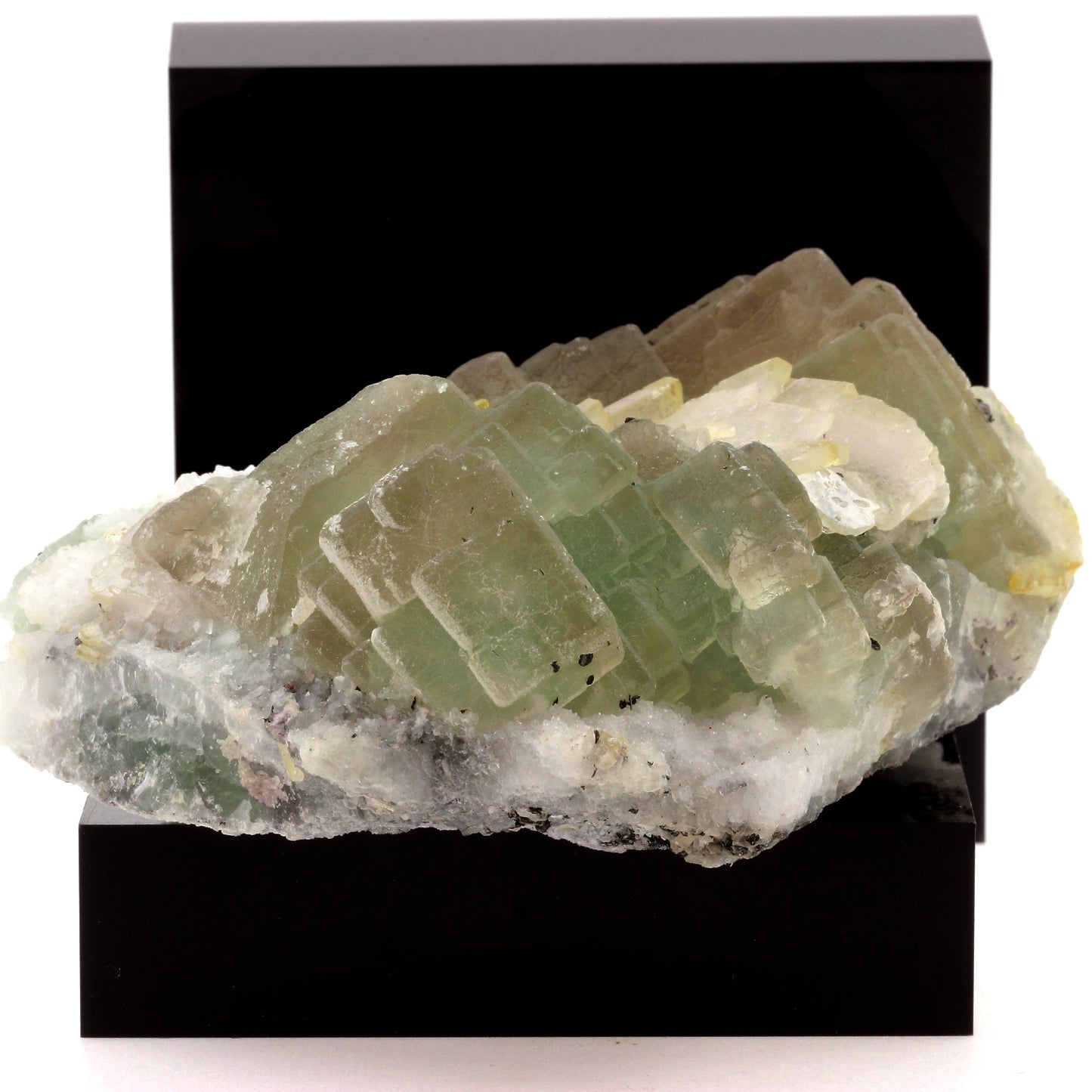 Fluorite + Baryte. 2680.0 carats. Fontsante Mine, Tanneron, Var, France