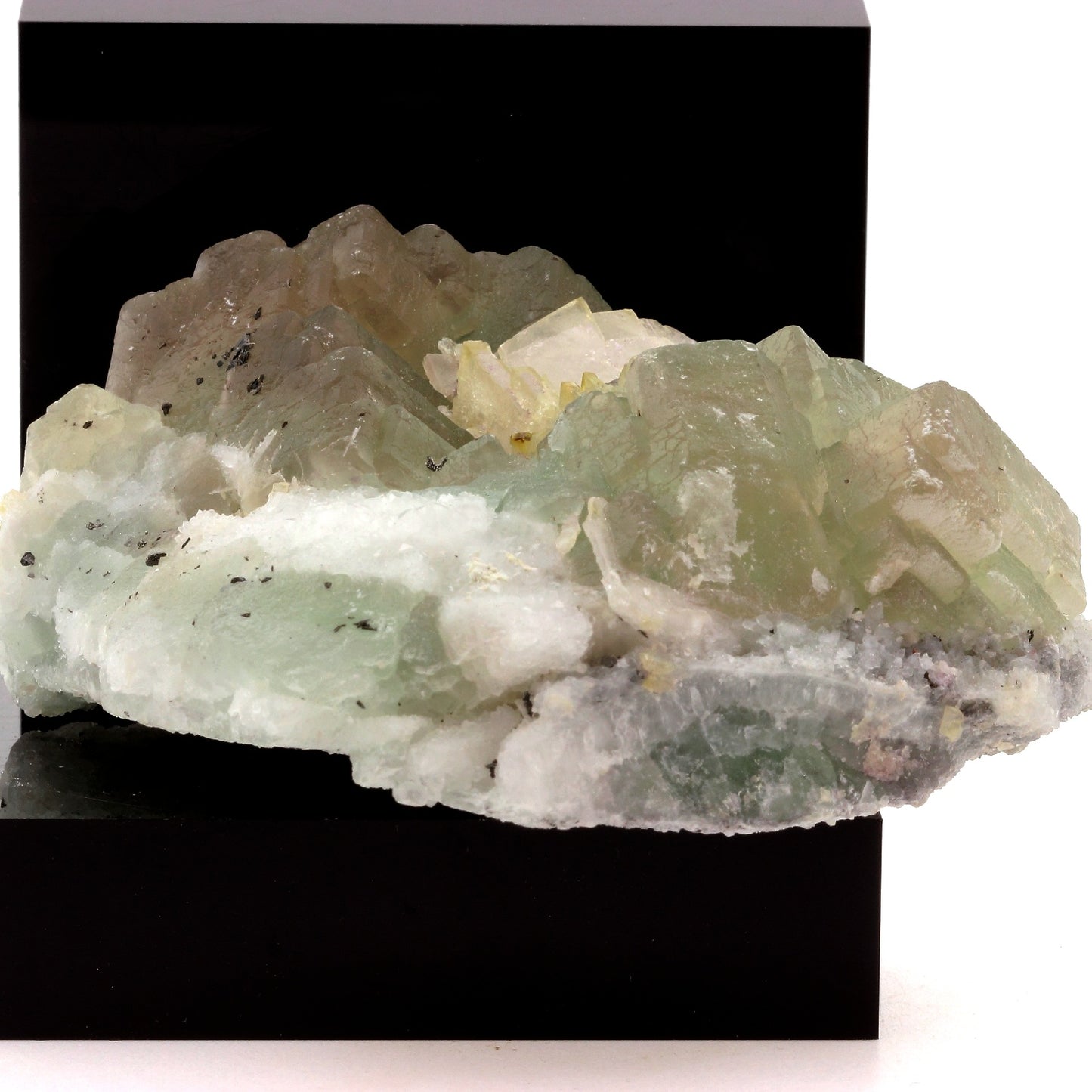 Fluorite + Baryte. 2680.0 carats. Fontsante Mine, Tanneron, Var, France