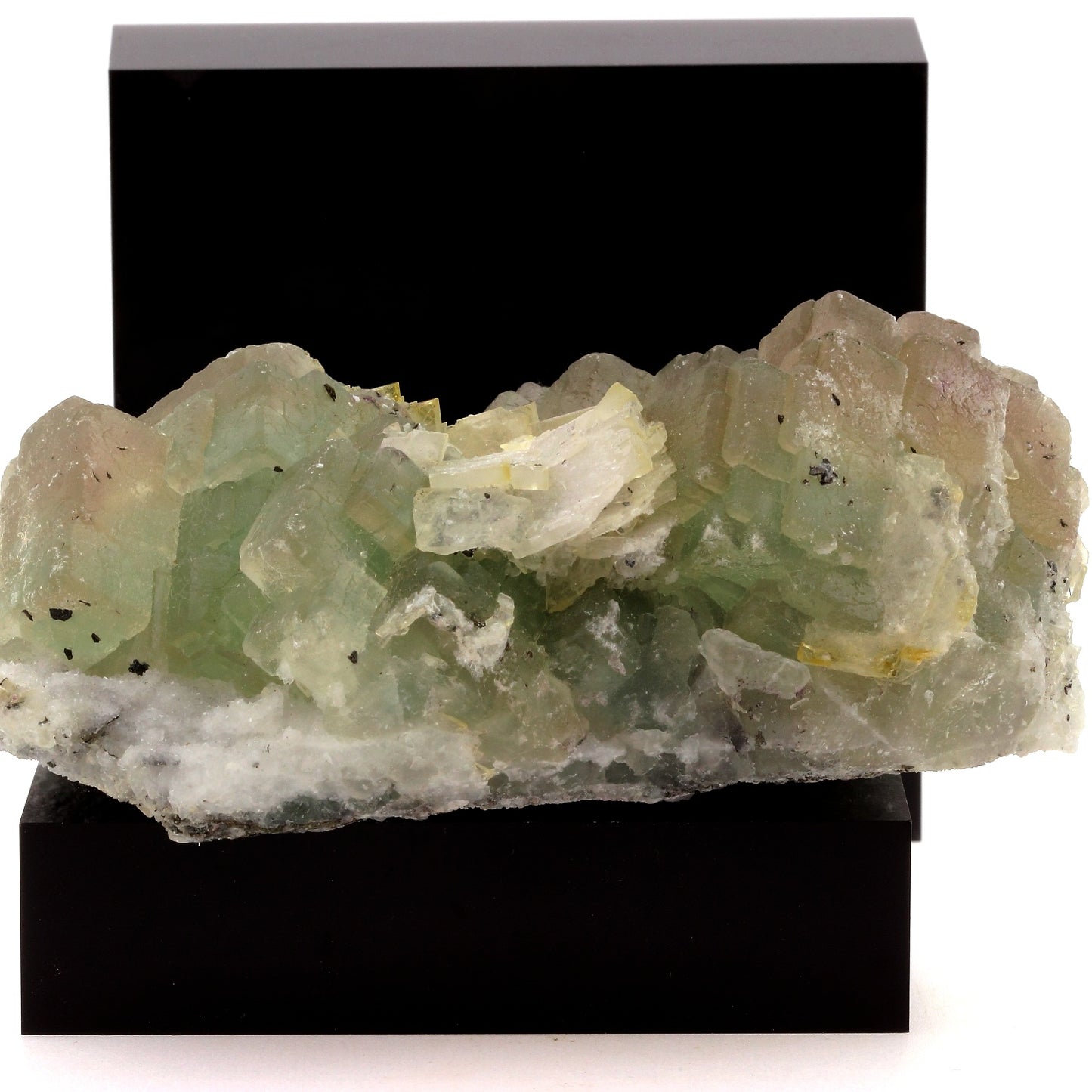 Fluorite + Baryte. 2680.0 carats. Fontsante Mine, Tanneron, Var, France