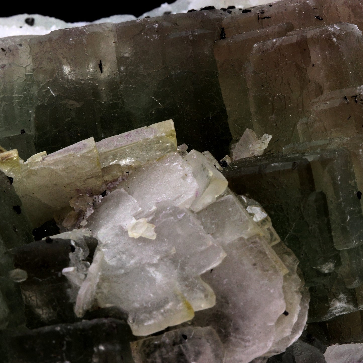 Fluorite + Baryte. 2680.0 carats. Fontsante Mine, Tanneron, Var, France