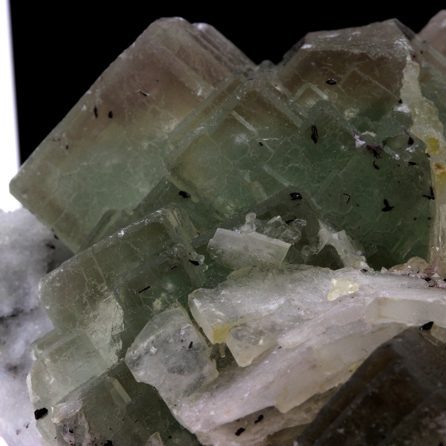 Fluorite + Baryte. 2680.0 carats. Fontsante Mine, Tanneron, Var, France