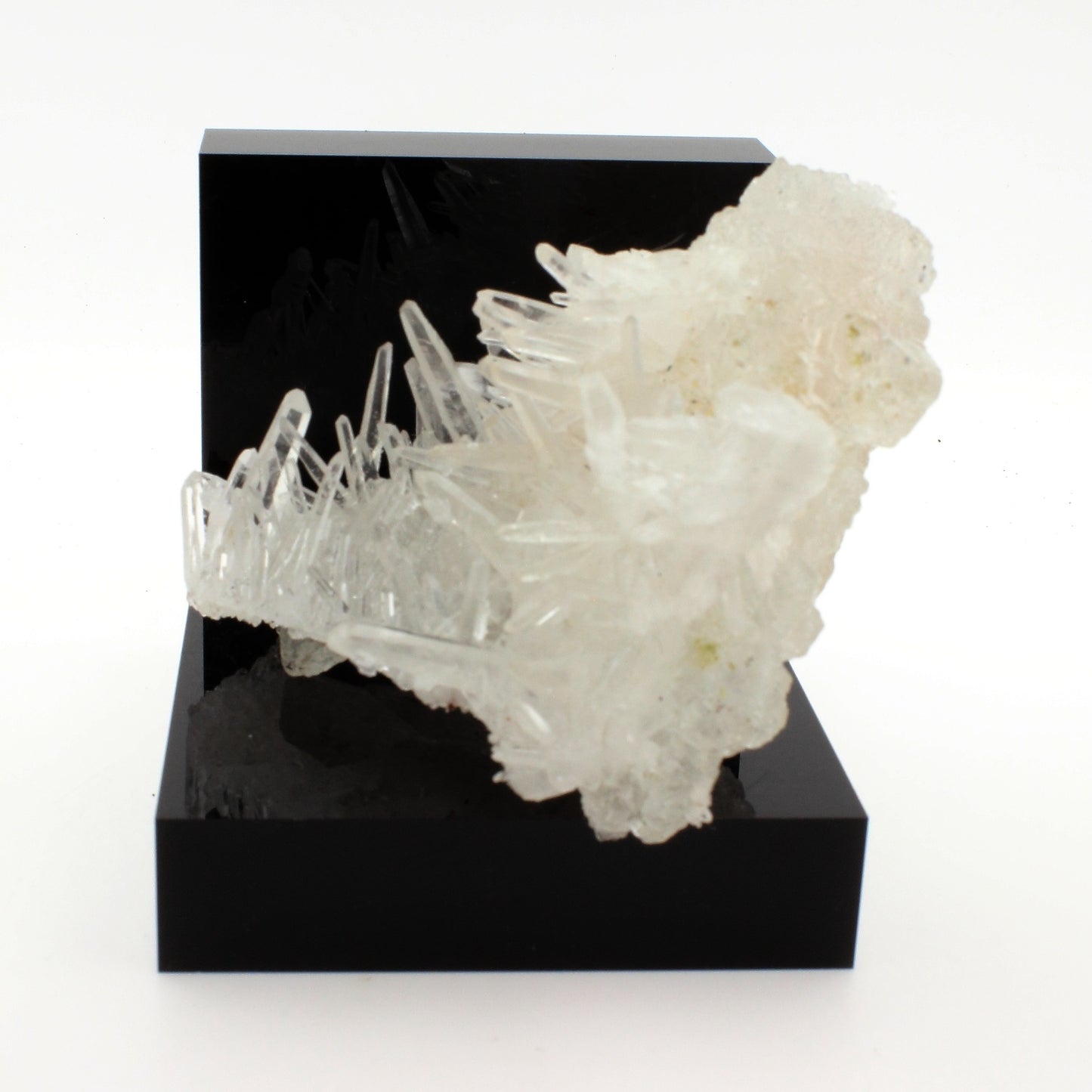 Fluorite + Quartz. 1520.1 carats. Mundo Nuevo Mine, Huamachuco, Pérou